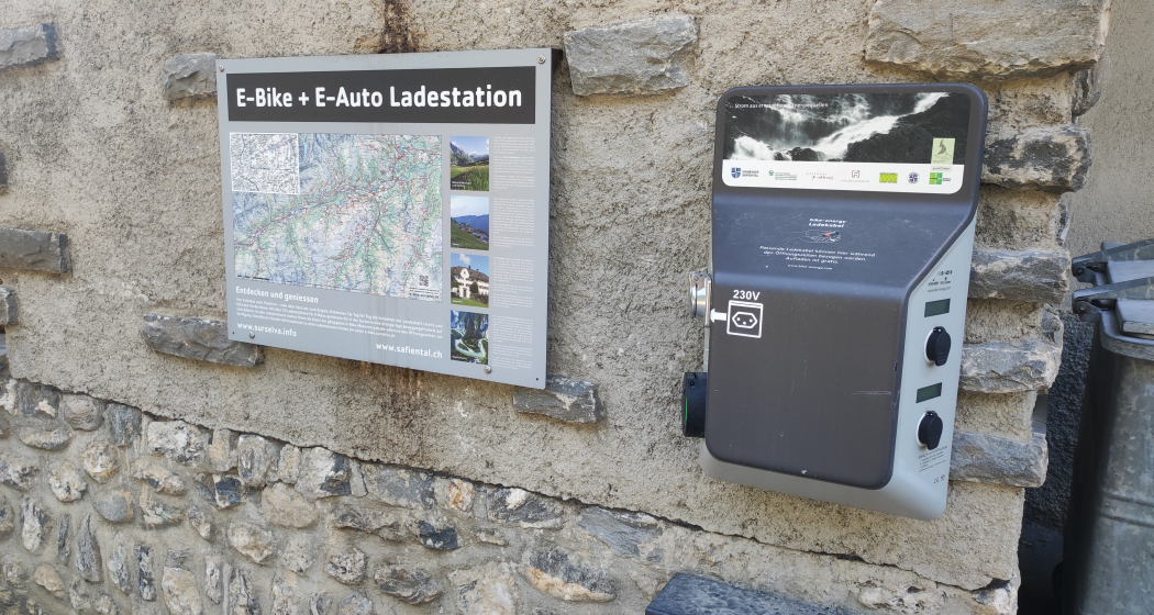 E-Bike Ladestation, Gasthaus Rathaus, Safien Platz (nsp_img_5bf2ab8) E-Bike Ladestation, Gasthaus Rathaus, Safien Platz (nsp_img_5bf2ab8)