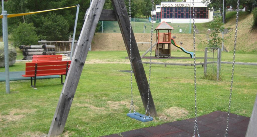 KInderspielplatz mitten im Dorf KInderspielplatz mitten im Dorf