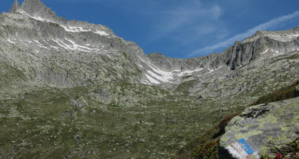 Brunnipass in der Mitte des Bildes Brunnipass in der Mitte des Bildes
