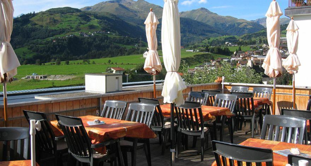 Terrasse mit Blick auf Mompe Medel Terrasse mit Blick auf Mompe Medel