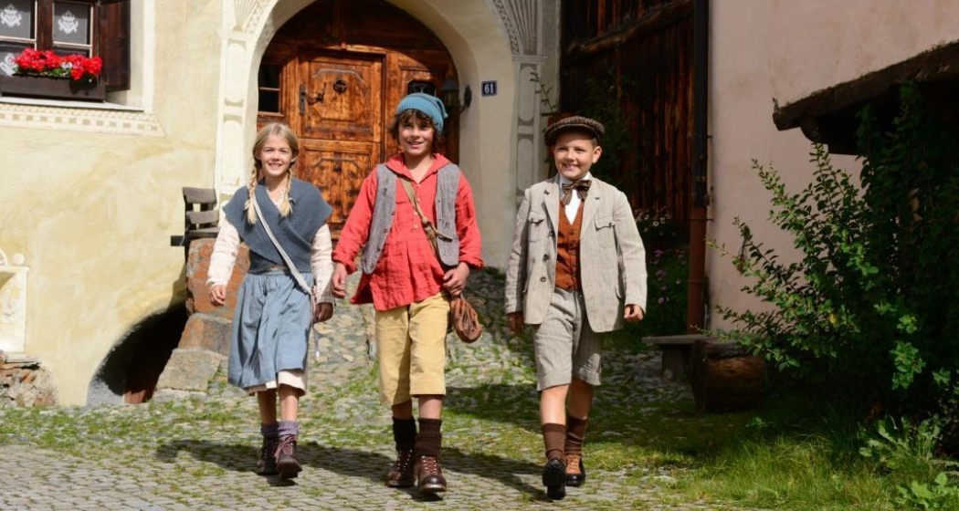 Die drei Hauptdarsteller des Kinofilms "Schellen-Ursli" Die drei Hauptdarsteller des Kinofilms "Schellen-Ursli"