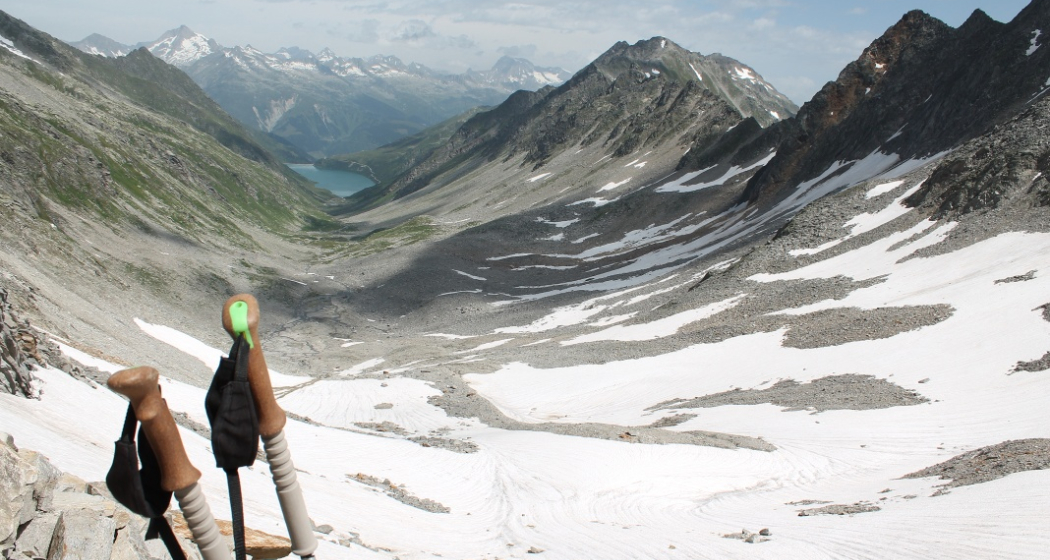 Tiefblick vom Pass Nalps nach Norden Tiefblick vom Pass Nalps nach Norden