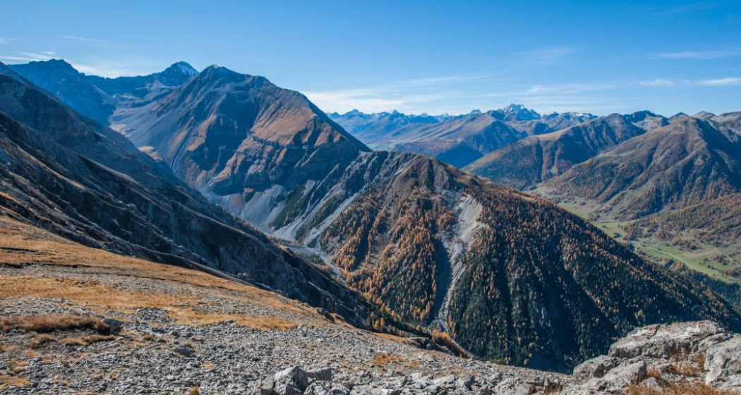 Blick auf die Val Tantermozza von Murtaröl aus. Dieser hintere Teil des Tales kann nicht begangen werden und ist ein Paradies für Gämsen. Blick auf die Val Tantermozza von Murtaröl aus. Dieser hintere Teil des Tales kann nicht begangen werden und ist ein Paradies für Gämsen.