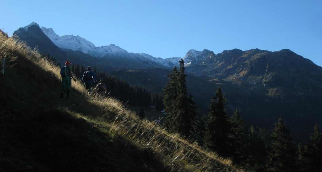 Aufstieg in der Morgensonne Aufstieg in der Morgensonne