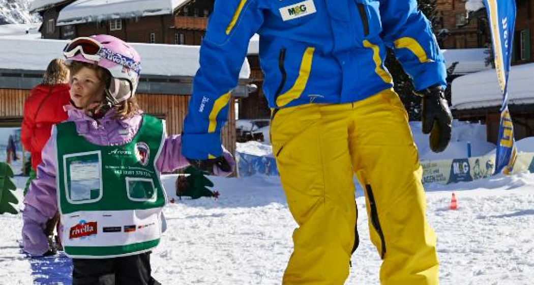 Im Kinderland der Schweizerischen Ski- und Snowboardschule Arosa Im Kinderland der Schweizerischen Ski- und Snowboardschule Arosa
