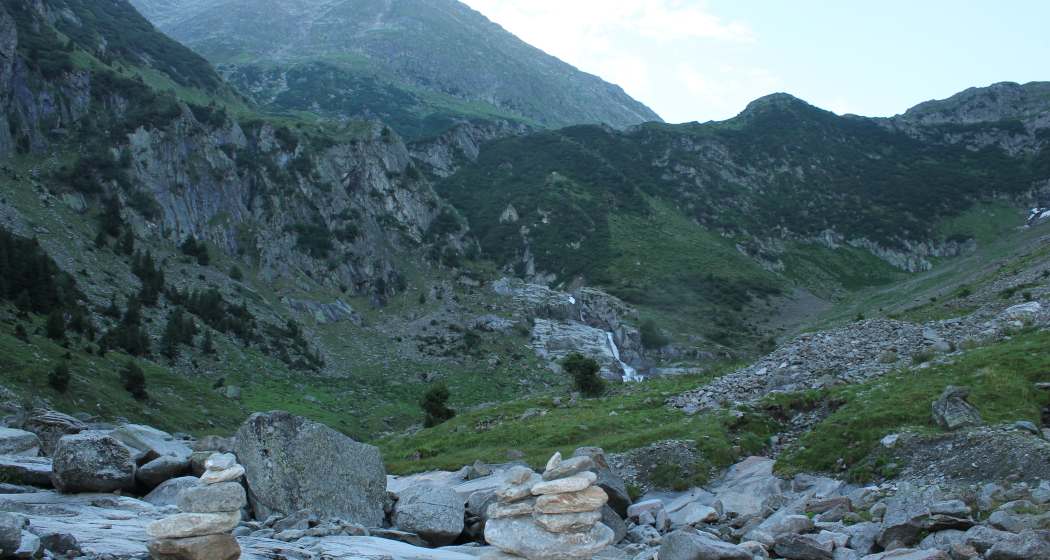 Morgens im Val Sumvitg -Vor dem steilen Aufstieg Morgens im Val Sumvitg -Vor dem steilen Aufstieg