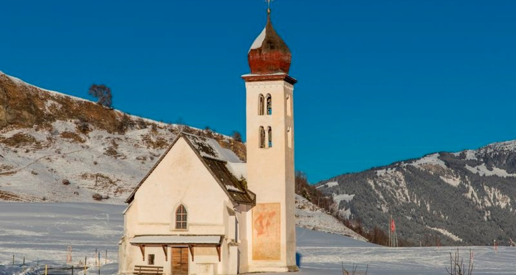 Kapelle Sogn Bistgaun in Degen Kapelle Sogn Bistgaun in Degen