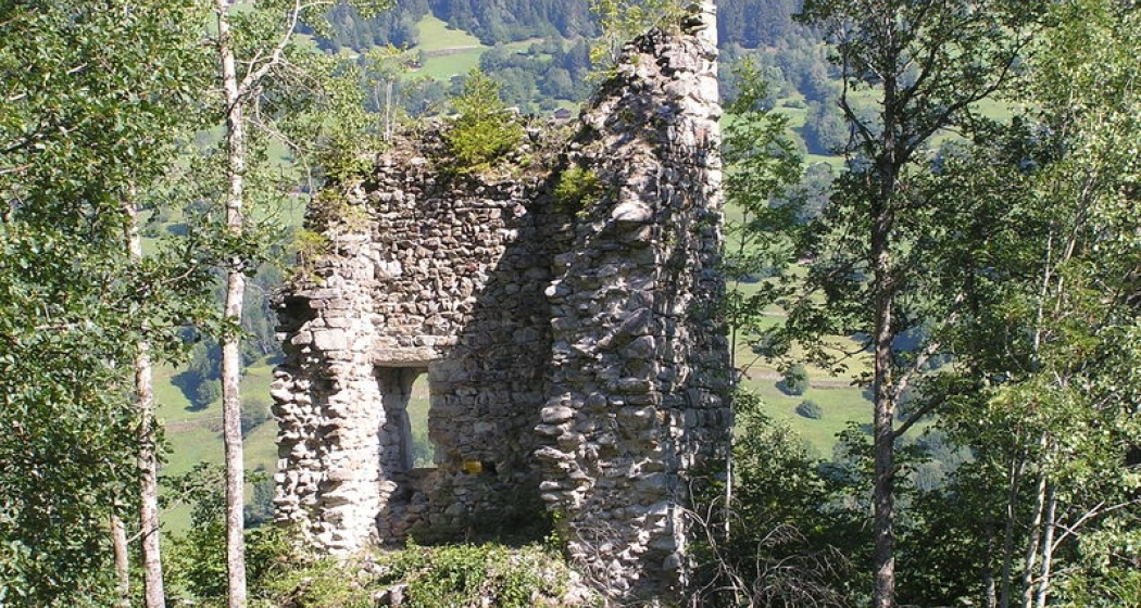 Burgruine Axenstein, Obersaxen Burgruine Axenstein, Obersaxen