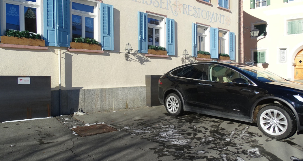 Tesla und andere – Hotel Restaurant Meisser (oua_25041308_image) Tesla und andere – Hotel Restaurant Meisser (oua_25041308_image)