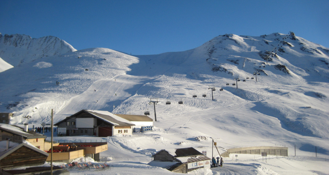 Alpsu mit Piz Calmot Alpsu mit Piz Calmot