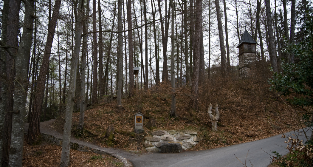 Weg zur Pfarrer-Künzle-Grotte Weg zur Pfarrer-Künzle-Grotte