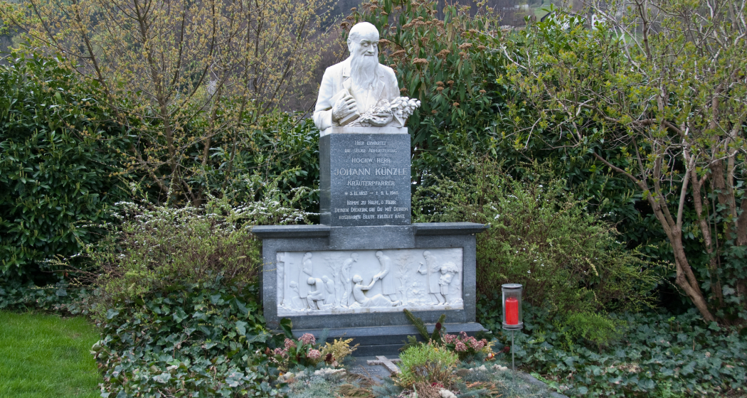 Grabstätte von Pfarrer Künzle Grabstätte von Pfarrer Künzle