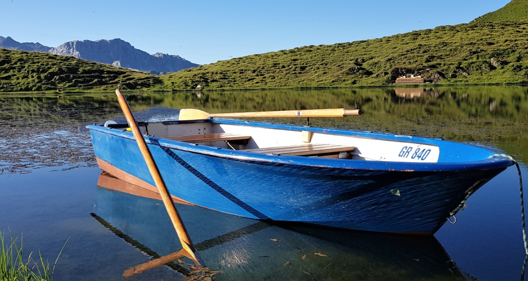 Carschinasee mit Ruderboot Carschinasee mit Ruderboot