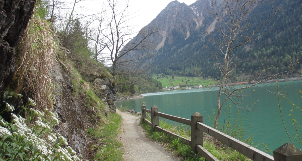Lago di Poschiavo Lago di Poschiavo
