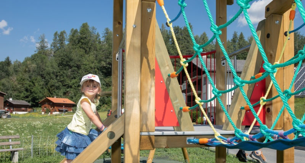 Spielplatz Schulhaus, Flond Spielplatz Schulhaus, Flond