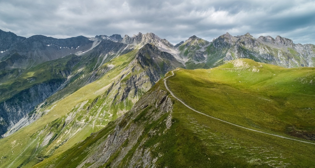 Panorama Höhenweg auf über 2'200 m.ü.M. Panorama Höhenweg auf über 2'200 m.ü.M.