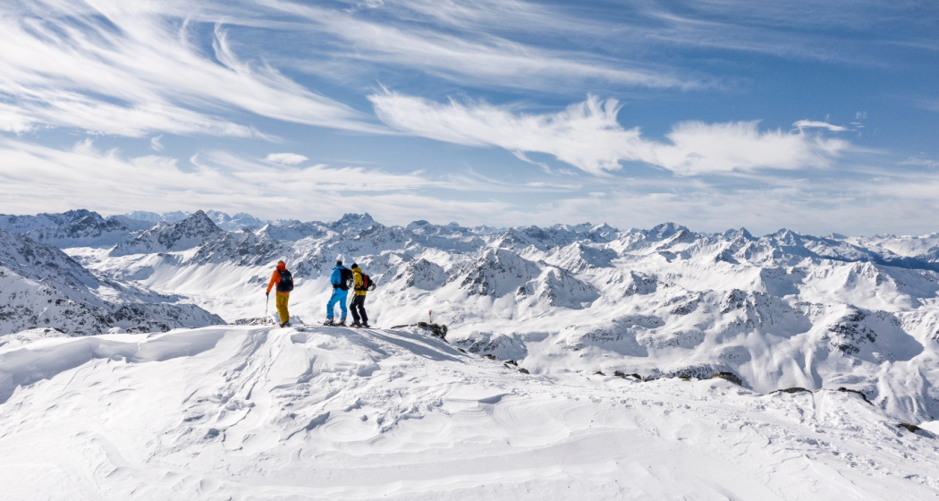 Aussichtsreiche Wanderung von der Tschuggenkapelle zum Pischahorn (oua_46217653_image) Aussichtsreiche Wanderung von der Tschuggenkapelle zum Pischahorn (oua_46217653_image)