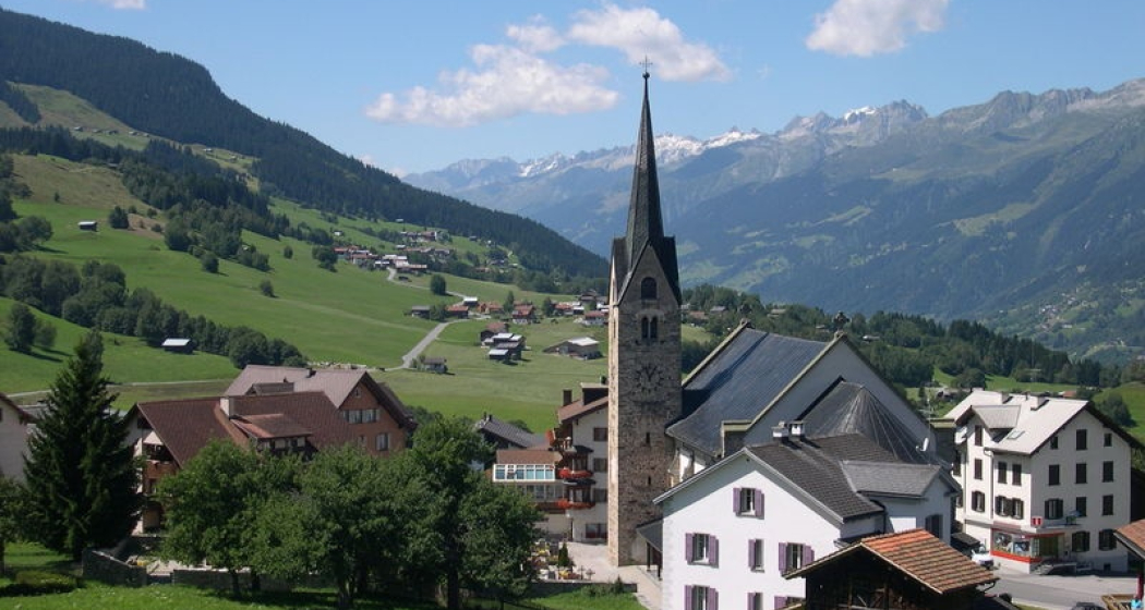 Pfarrkirche St. Peter und Paul Meierhof, Obersaxen Pfarrkirche St. Peter und Paul Meierhof, Obersaxen