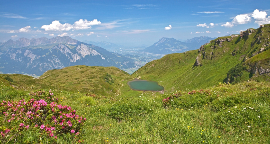 Viltersersee mit Ausblick über das Rheintal Viltersersee mit Ausblick über das Rheintal