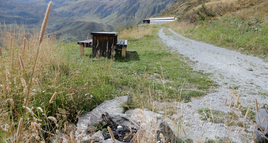 Picknickplatz am Wanderweg Picknickplatz am Wanderweg