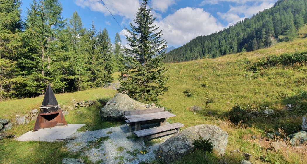 Grillstelle Mulegns - Plaz (oua_54469937_image) Grillstelle Mulegns - Plaz (oua_54469937_image)