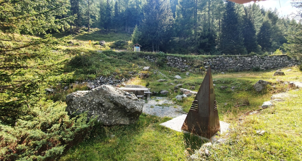 Grillstelle Mulegns - Plaz (oua_54469938_image) Grillstelle Mulegns - Plaz (oua_54469938_image)