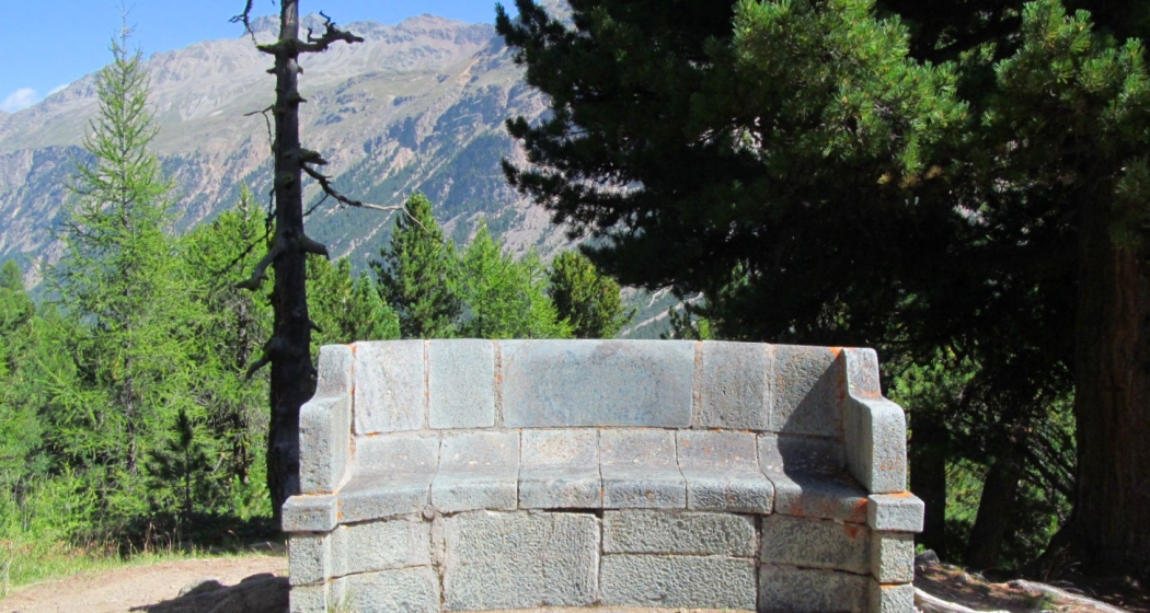 Sitzbank Chünetta (oua_54883549_image) Sitzbank Chünetta (oua_54883549_image)