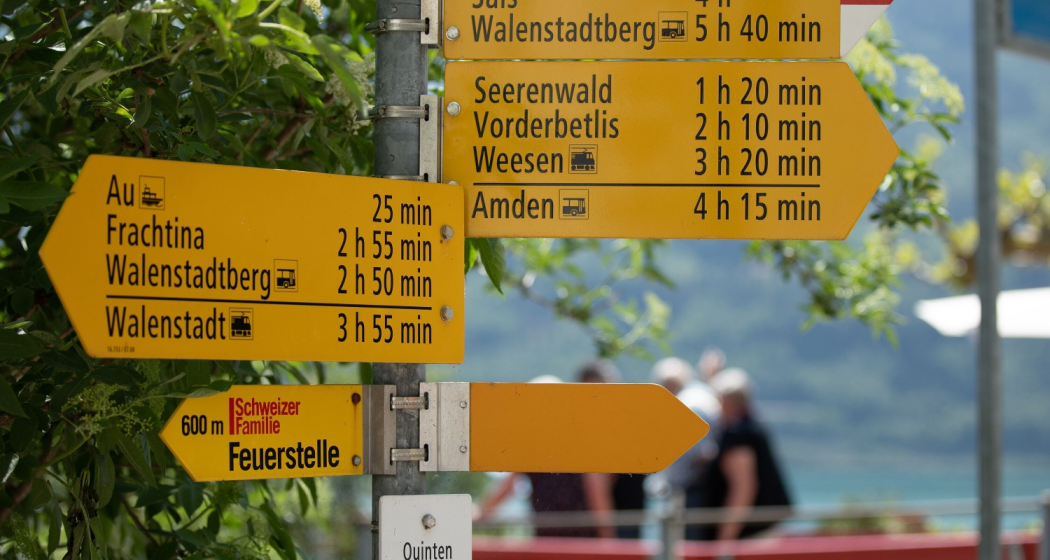 Sonnenbänkli im Hafen von Quiten Sonnenbänkli im Hafen von Quiten