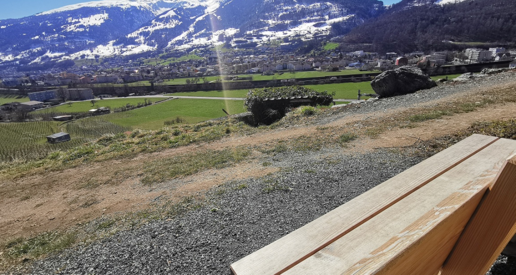 Sonnenbänkli in Heiligkreuz Sonnenbänkli in Heiligkreuz