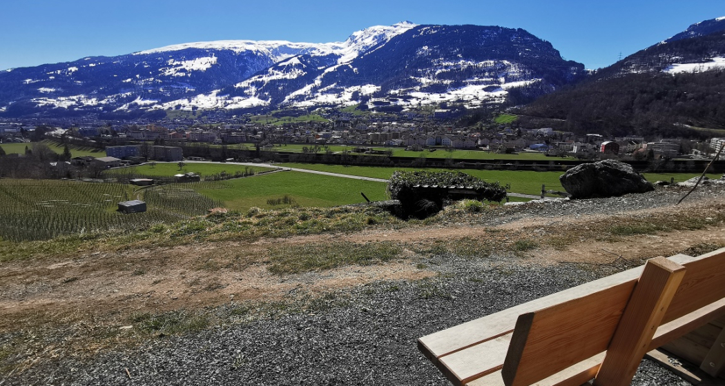 Sonnenbänkli in Heiligkreuz Sonnenbänkli in Heiligkreuz