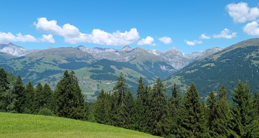 Sicht von Surcuolm nach Brigels Sicht von Surcuolm nach Brigels