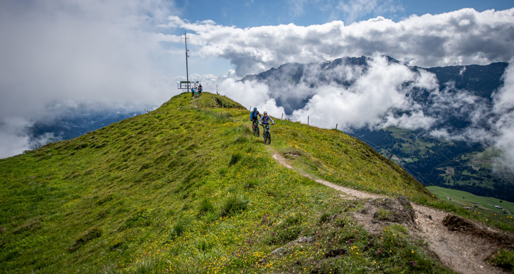 Die ersten Trailmeter vom Gipfel Die ersten Trailmeter vom Gipfel