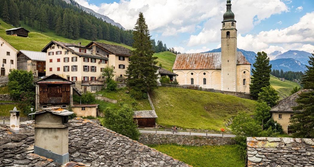 Kirche Splügen im Sommer Kirche Splügen im Sommer