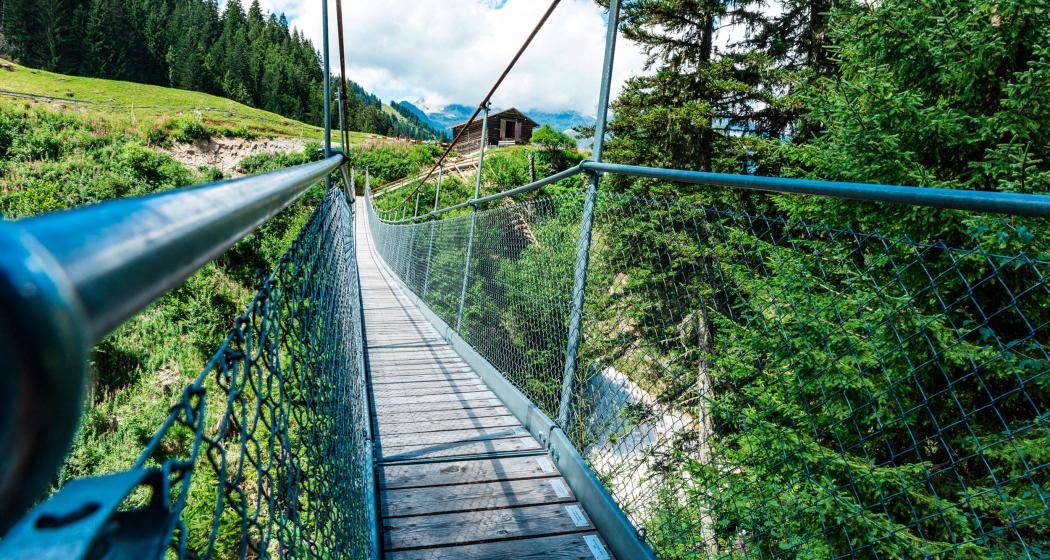 Das Foto zeigt die Hängebrücke in Val Sumvitg Das Foto zeigt die Hängebrücke in Val Sumvitg