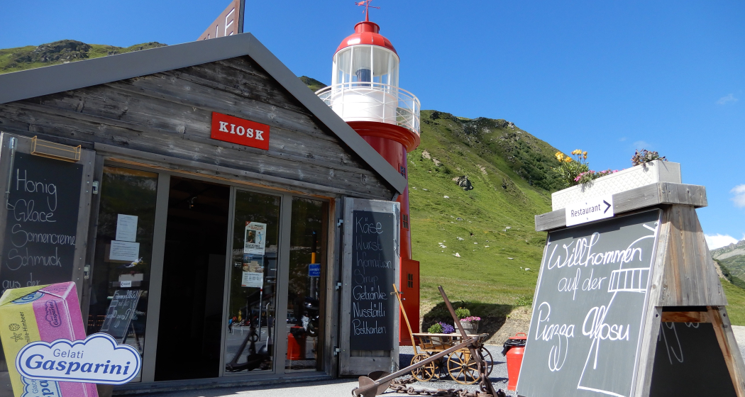 Leuchtturm mit Kiosk Leuchtturm mit Kiosk