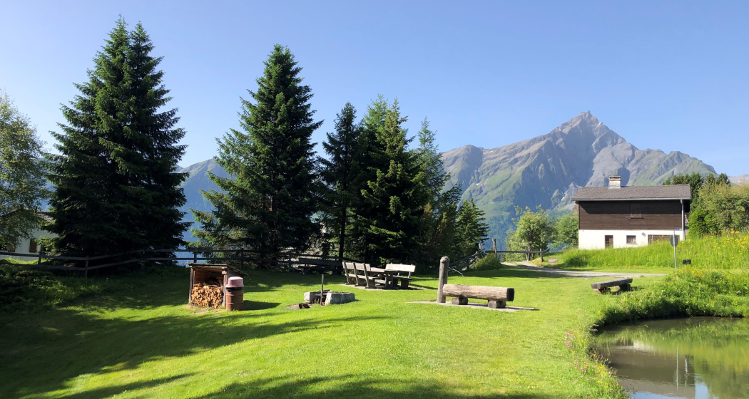 Patrutgsee mit Feuerstelle und Brunnen Patrutgsee mit Feuerstelle und Brunnen