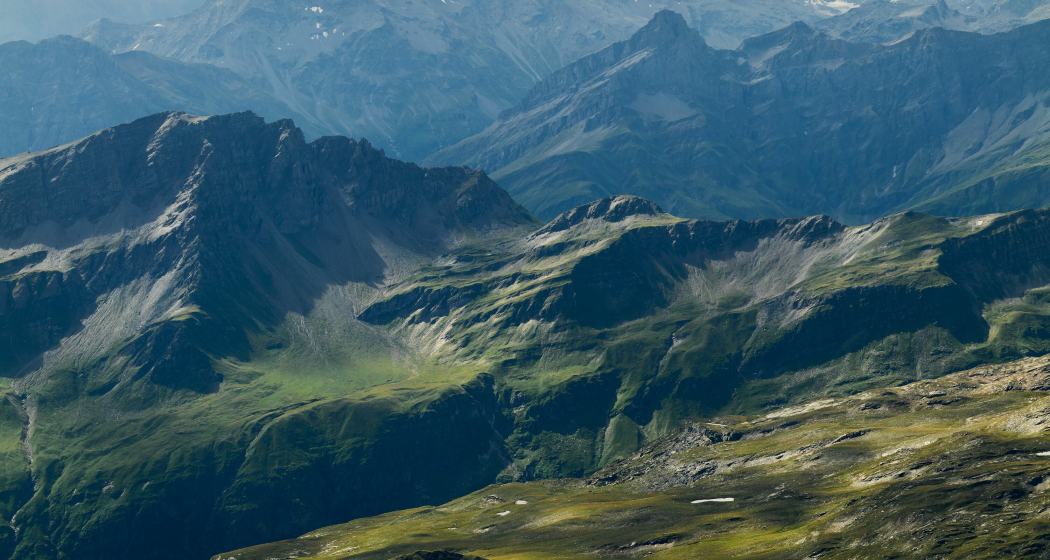 Valserberg mit Valserhorn (l.) Valserberg mit Valserhorn (l.)