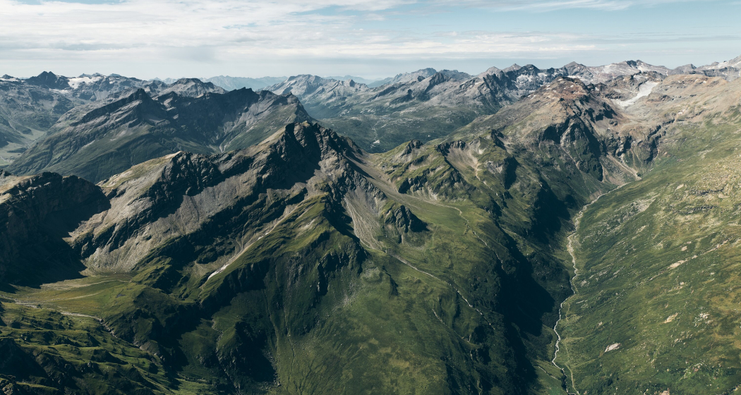 Valserberg in der Bildmitte Valserberg in der Bildmitte