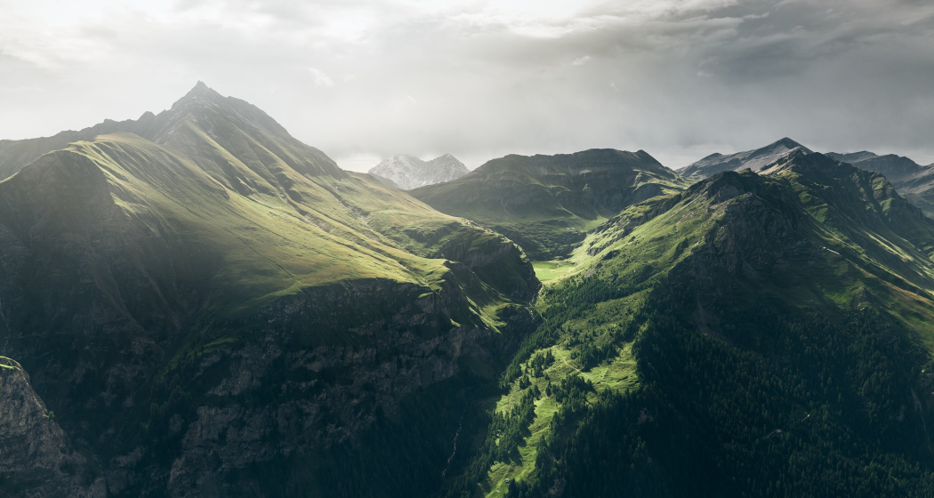 Pradätsch und Riedboda mit Tomülpass im Hintergrund Pradätsch und Riedboda mit Tomülpass im Hintergrund