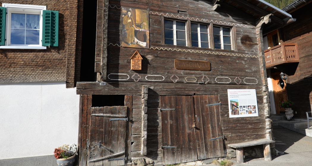 Aussenansicht der alten Käserei in Sogn Benedetg Aussenansicht der alten Käserei in Sogn Benedetg