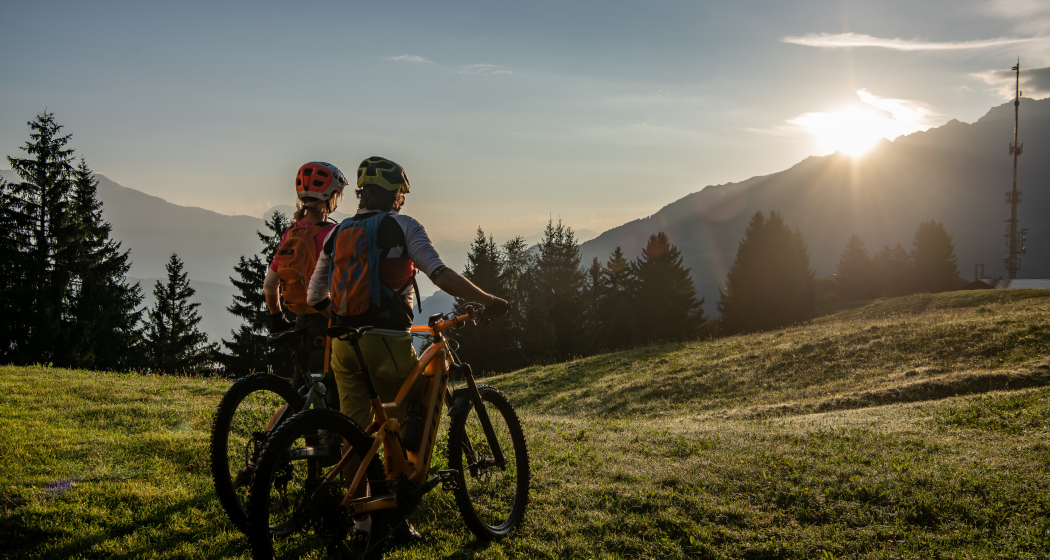 Panorama beim Sogn Carli geniessen. Panorama beim Sogn Carli geniessen.