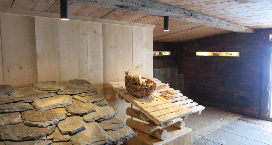 Beispiel eines Stein- bzw. Schindeldaches Beispiel eines Stein- bzw. Schindeldaches