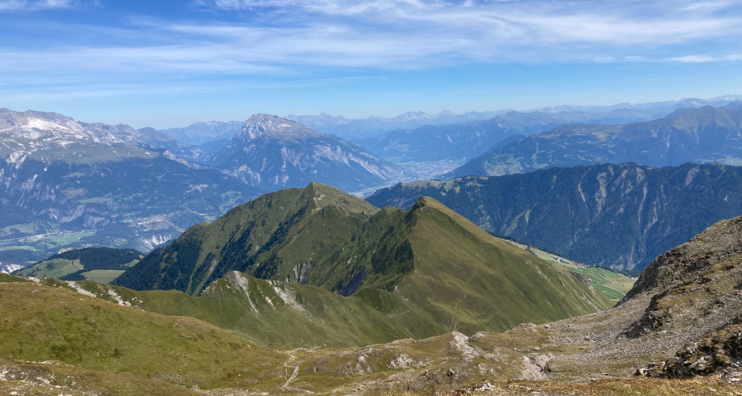 Blick Richtung Churer Rheintal auf dem Weg zum Piz Fess Blick Richtung Churer Rheintal auf dem Weg zum Piz Fess