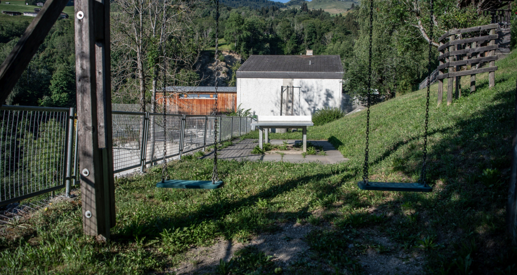 Spielplatz altes Schulhaus, Luven (oua_83128434_image) Spielplatz altes Schulhaus, Luven (oua_83128434_image)