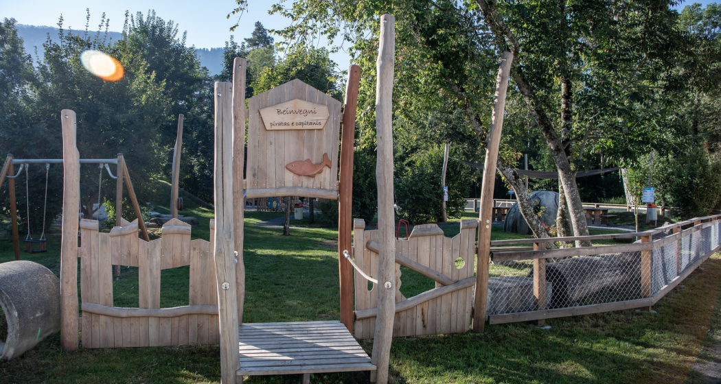 Spielplatz Paradiesgärtli, Ilanz (oua_85045835_image) Spielplatz Paradiesgärtli, Ilanz (oua_85045835_image)