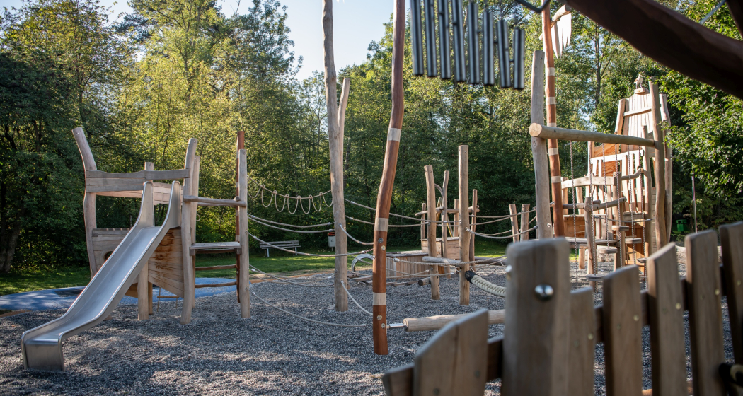 Spielplatz Paradiesgärtli, Ilanz (oua_85045836_image) Spielplatz Paradiesgärtli, Ilanz (oua_85045836_image)