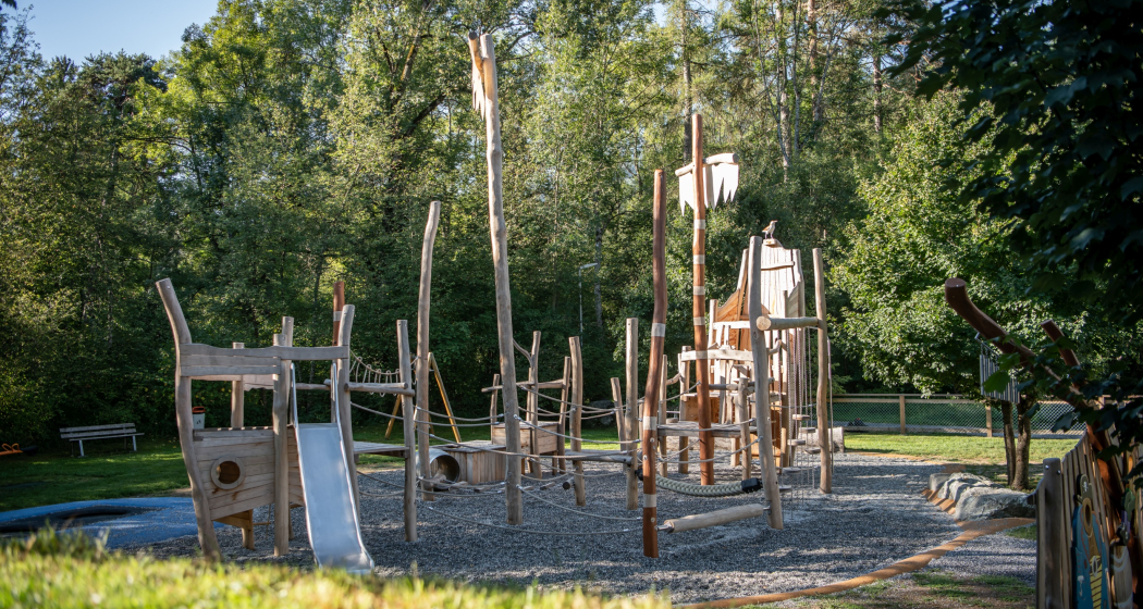 Spielplatz Paradiesgärtli, Ilanz (oua_85045837_image) Spielplatz Paradiesgärtli, Ilanz (oua_85045837_image)