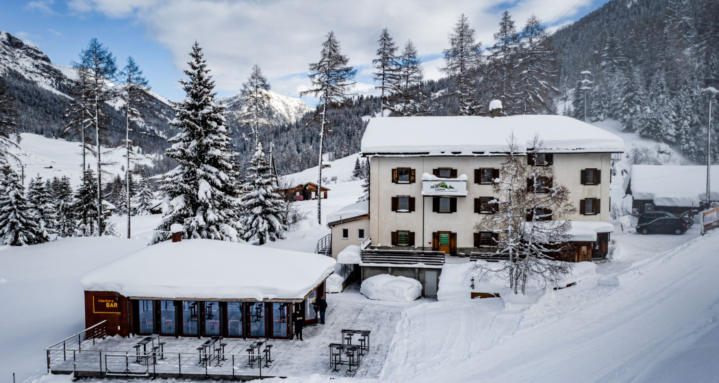 Hüschera Lodge und Bar im Winter Hüschera Lodge und Bar im Winter