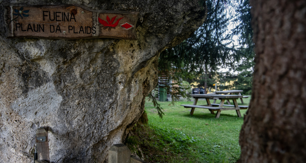 Schild bei der Grillstelle plaun da plaids Schild bei der Grillstelle plaun da plaids