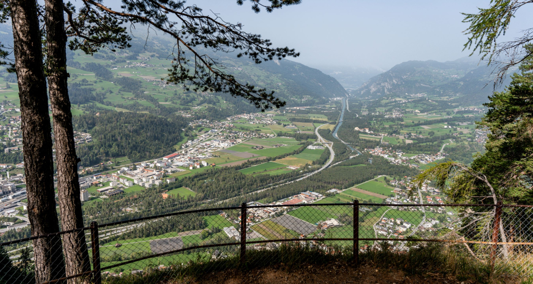 Aussicht auf das Domleschg vom Aussichtspunkt Crap Carschenna Aussicht auf das Domleschg vom Aussichtspunkt Crap Carschenna